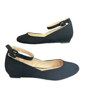 Chic Black Ankle Strap Flats